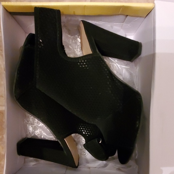 Forever Beso Black Faux Suede Heels - Picture 6 of 7